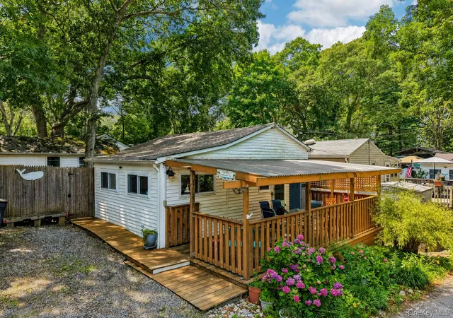 2nd image of 15 Whalers Path, Riverhead, NY 11933 | MLS# 1022350