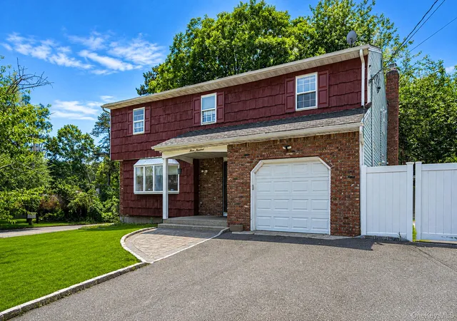 2nd image of 300 Browns Rd, Smithtown, NY 11767 | MLS# 1022351