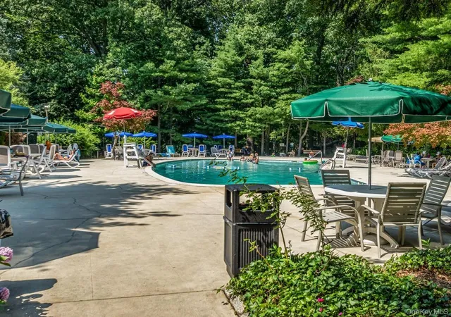 2nd image of 116 Dehaven Dr, Yonkers, NY 10703