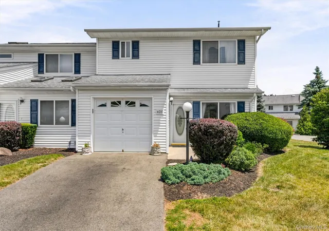 Homes for sale in New Windsor, NY | 400 Plover Ct, New Windsor, NY 12553 | MLS# 1022395