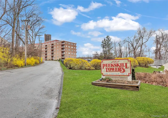 Listing Photo 2 - Condo for sale in building located at 1 Lakeview Dr, Peekskill, NY 10566 - Unit #6S
