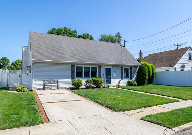 Homes for sale in Hempstead, NY | 3977 Baylis Rd, Hempstead, NY 11783 | MLS# 1022431