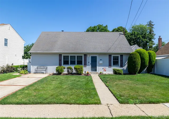 Homes for sale in Hempstead, NY | 3977 Baylis Rd, Hempstead, NY 11783 | MLS# 1022431