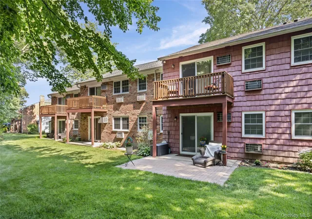 2nd image of 654 Vlg Dr, Hauppauge, NY 11788