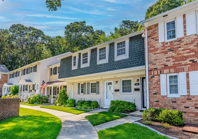 2nd image of 654 Village Dr #654, Hauppauge, NY 11788 | MLS# 1022432