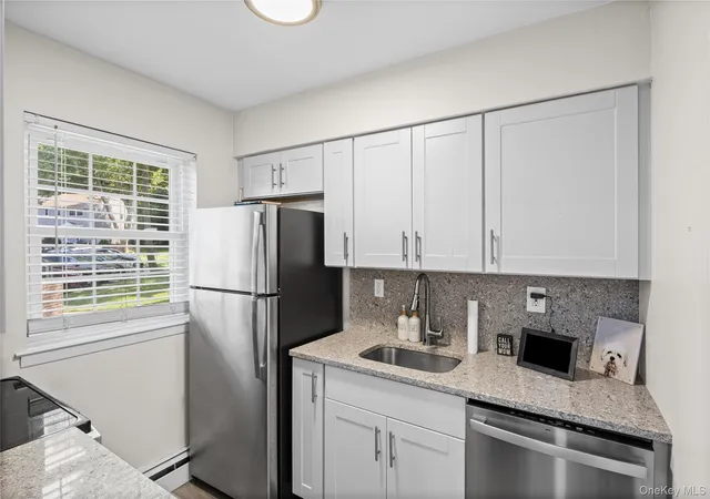 5th image of 654 Vlg Dr, Smithtown, NY 11787