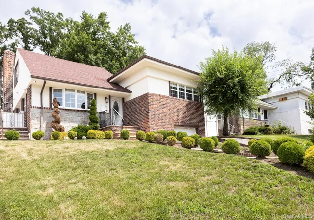 Photo 2 of Single family home for sale at 198 31 Pompeii Ave, Hollis, NY 11423 | MLS# 1022434 | Listing updated on 2026-09-27