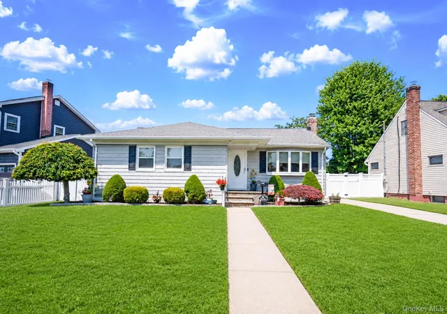 Homes for sale in Oyster Bay, NY | 200 Whelan Pl, Oyster Bay, NY 11783 | MLS# 1022444