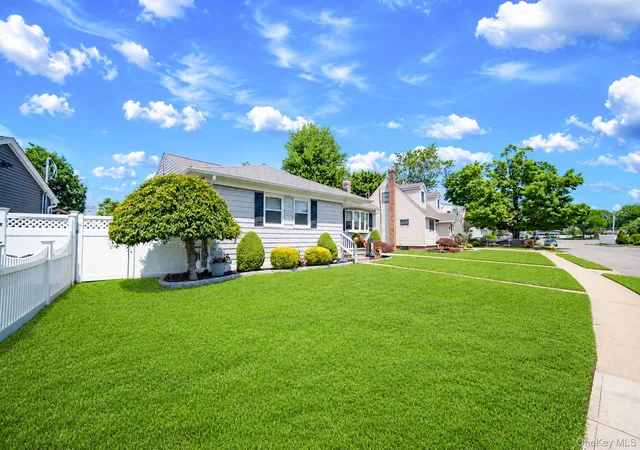 Homes for sale in Oyster Bay, NY | 200 Whelan Pl, Oyster Bay, NY 11783 | MLS# 1022444