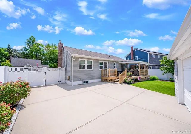 Homes for sale in Oyster Bay, NY | 200 Whelan Pl, Oyster Bay, NY 11783 | MLS# 1022444