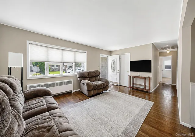 Homes for sale in Oyster Bay, NY | 200 Whelan Pl, Oyster Bay, NY 11783 | MLS# 1022444
