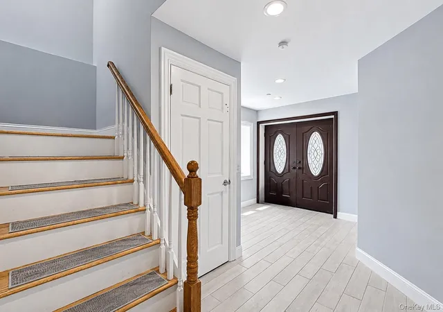Photo 2 of Single family home for sale at 762 Pecan St, Babylon, NY 11757 | MLS# 1022447 | Listing updated on 2026-09-29