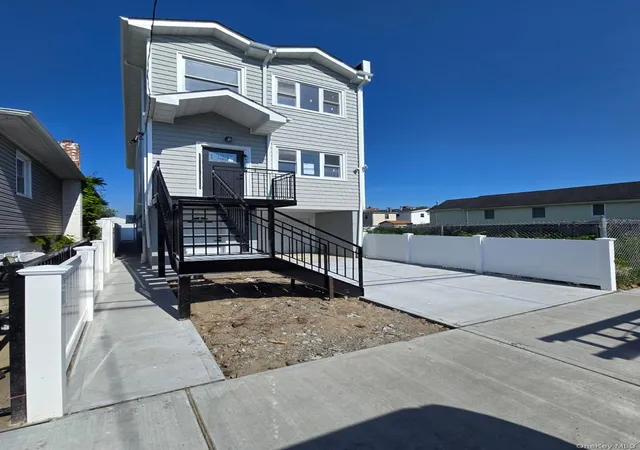 Photo 2 of Single family home for sale at 508 Beach 45 St, New York, NY 11691 | MLS# 1022452 | Listing updated on 2026-09-06