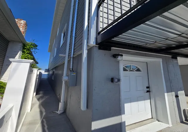 Photo 3 of Single family home for sale at 508 Beach 45 St, New York, NY 11691 | MLS# 1022452 | Listing updated on 2026-09-06