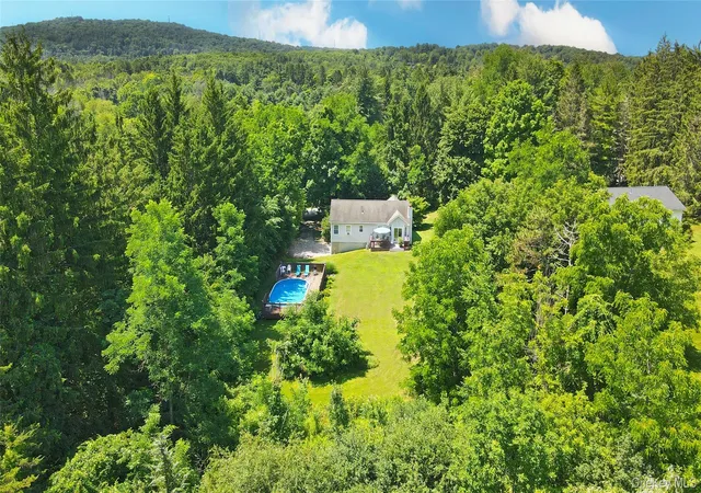 Homes for sale in Union Vale, NY | 11 Duncan Hill Rd, Union Vale, NY 12585 | MLS# 1022464