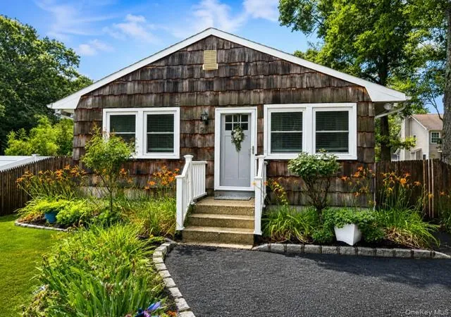 1st image of 12 Oak St, Brookhaven, NY 11720 | MLS# 1022476