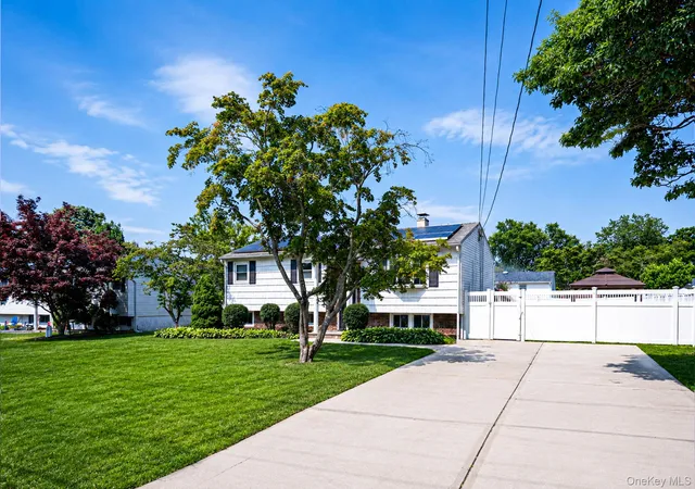 Photo 2 of Sale Pending at 3010 Sipp Ave, Brookhaven, NY 11763 | MLS# 1022499 | Listing updated on 2026-08-14