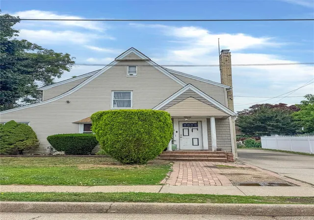 Photo 3 of Sale Pending at 117 Warner Ave, Hempstead, NY 11550 | MLS# 1022505 | Listing updated on 2026-09-03