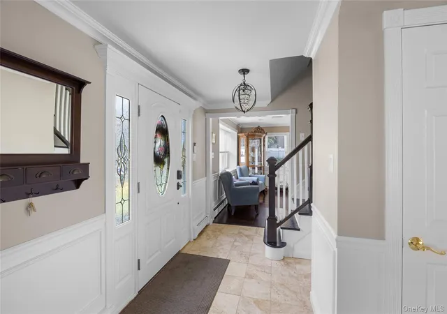 2nd image of 6 Stratton Ln, Brookhaven, NY 11790 | MLS# 1022506