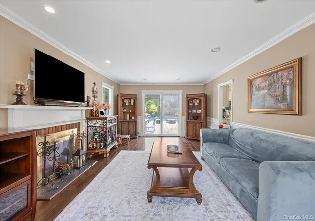 3rd image of 6 Stratton Ln, Brookhaven, NY 11790 | MLS# 1022506
