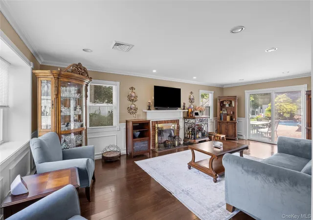 4th image of 6 Stratton Ln, Brookhaven, NY 11790 | MLS# 1022506