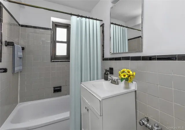 2nd image of 102-55 67Th Rd, Forest Hills, NY 11375