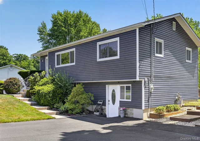 Homes for sale in Chester Town, NY | 76 Surrey Rd, Chester Town, NY 10918 | MLS# 1022518