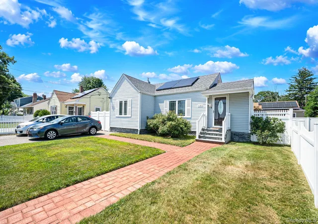 2nd image of 135 Clayton St, Central Islip, NY 11722 | MLS# 1022521