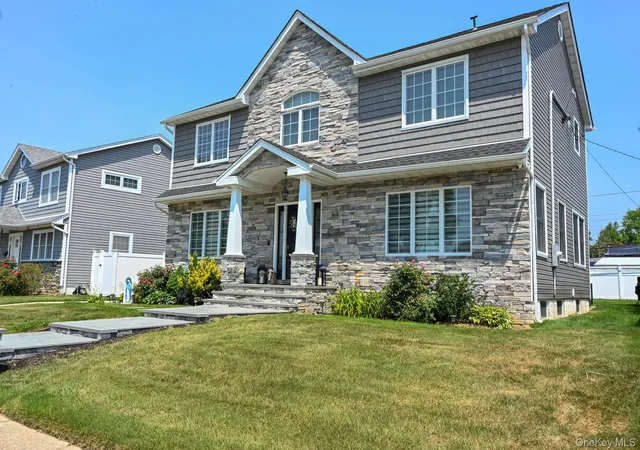 Photo 4 of Sale Pending at 816 Gehrig Ave, Franklin Square, NY 11010 | MLS# 1022532 | Listing updated on 2026-07-13