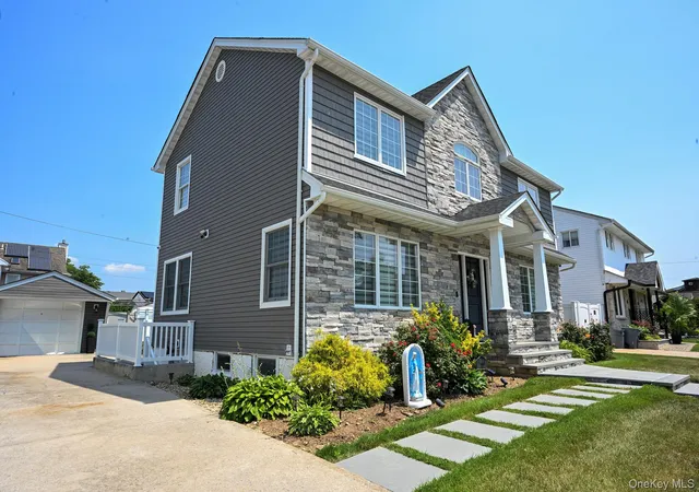 Photo 5 of Sale Pending at 816 Gehrig Ave, Franklin Square, NY 11010 | MLS# 1022532 | Listing updated on 2026-07-13