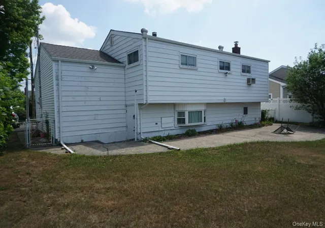 3rd image of 820 N Indiana Ave, Babylon, NY 11757 | MLS# 1022539