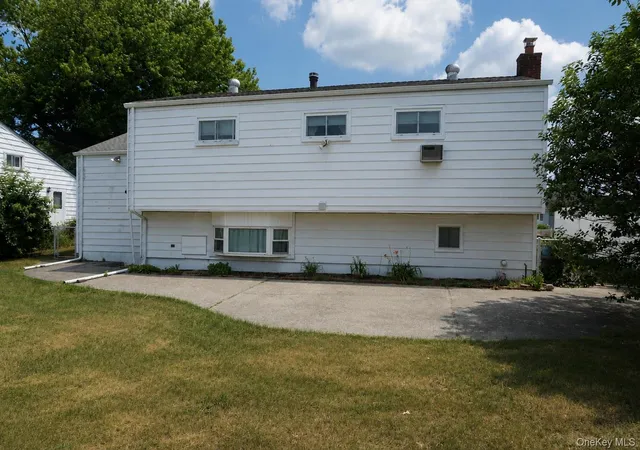 4th image of 820 N Indiana Ave, Babylon, NY 11757 | MLS# 1022539