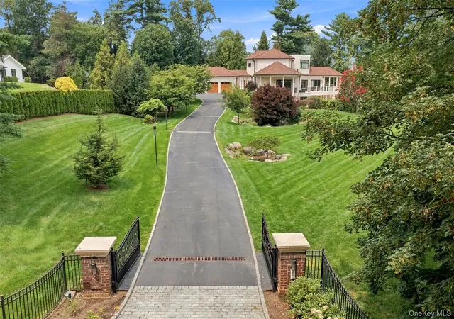 Photo 1 of Single family home for sale at 900 W Shore Rd, Oyster Bay, NY 11765 | MLS# 1022544 | Listing updated on 2026-09-03
