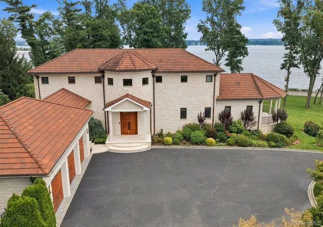 Photo 3 of Single family home for sale at 900 W Shore Rd, Oyster Bay, NY 11765 | MLS# 1022544 | Listing updated on 2026-09-03