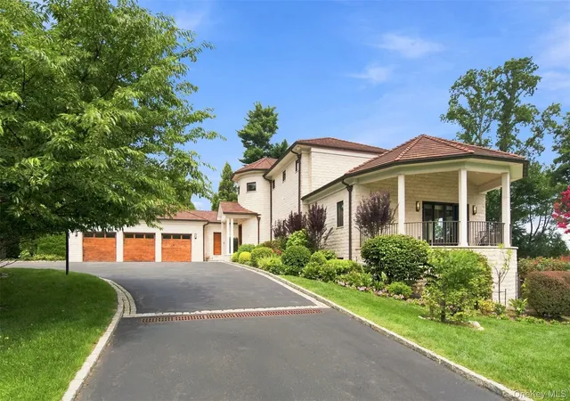 Photo 4 of Single family home for sale at 900 W Shore Rd, Oyster Bay, NY 11765 | MLS# 1022544 | Listing updated on 2026-09-03