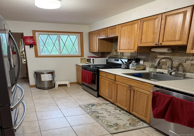 Homes for sale in Haverstraw, NY | 12 Heck Rd, Haverstraw, NY 10923 | MLS# 1022545