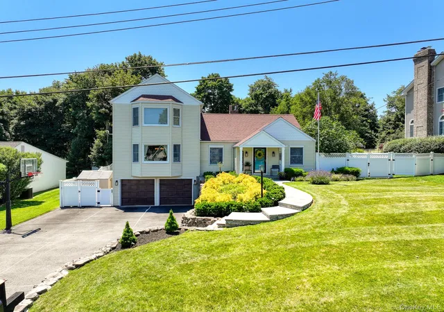 Homes for sale in Haverstraw, NY | 18 Birch Dr, Haverstraw, NY 10984 | MLS# 1022561
