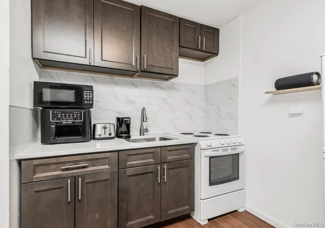 Photo 2 of House for sale at 206-208 Balcom Ave, New York, NY 10465 | MLS# 1022585 | Listing updated on 2026-08-28