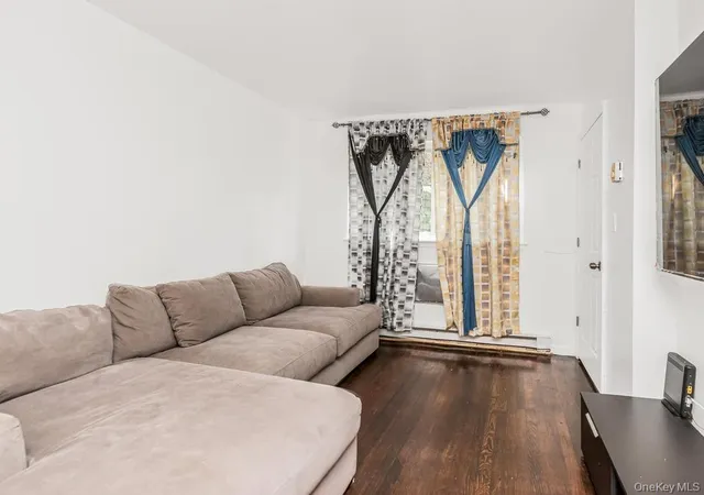 Photo 3 of House for sale at 206-208 Balcom Ave, New York, NY 10465 | MLS# 1022585 | Listing updated on 2026-08-28