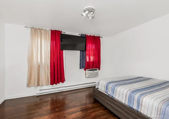 Photo 4 of House for sale at 206-208 Balcom Ave, New York, NY 10465 | MLS# 1022585 | Listing updated on 2026-08-28
