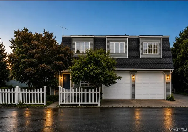 Photo 1 of Single family home for sale at 3 Finnin Pl, Oyster Bay, NY 11709 | MLS# 1022597 | Listing updated on 2026-10-10