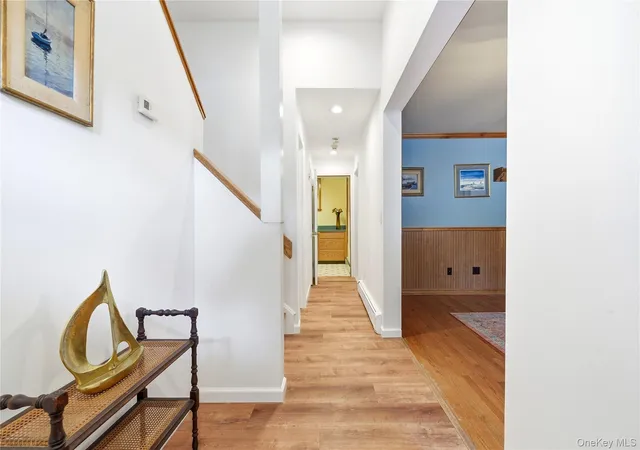 Photo 2 of Single family home for sale at 3 Finnin Pl, Oyster Bay, NY 11709 | MLS# 1022597 | Listing updated on 2026-10-10