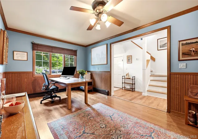 Photo 3 of Single family home for sale at 3 Finnin Pl, Oyster Bay, NY 11709 | MLS# 1022597 | Listing updated on 2026-10-10