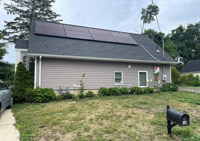 Homes for sale in Riverhead, NY | 16 Oak Ave, Riverhead, NY 11901 | MLS# 1022614