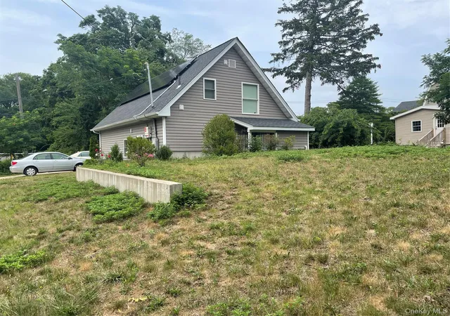 Homes for sale in Riverhead, NY | 16 Oak Ave, Riverhead, NY 11901 | MLS# 1022614