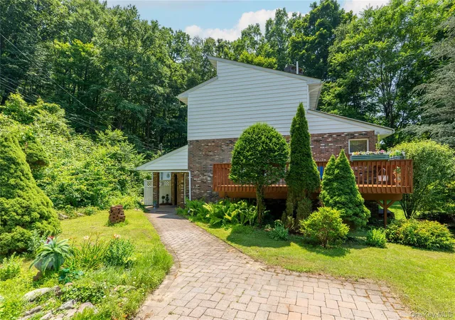 Homes for sale in Warwick (town), NY | 212 Old Dutch Hollow Rd, Warwick (town), NY 10950 | MLS# 1022620