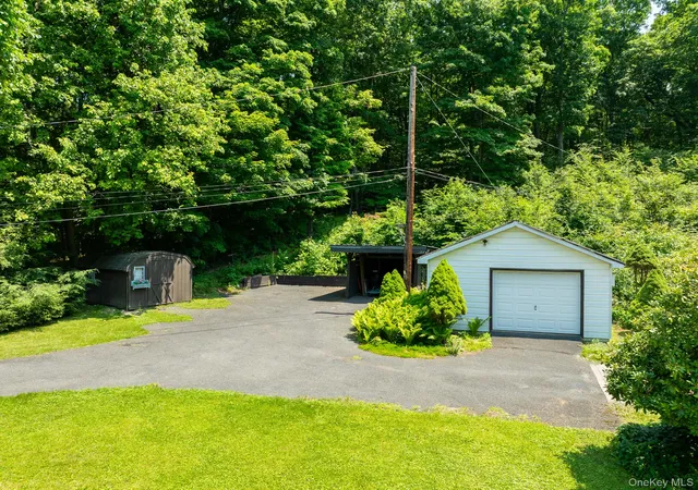 Homes for sale in Warwick (town), NY | 212 Old Dutch Hollow Rd, Warwick (town), NY 10950 | MLS# 1022620