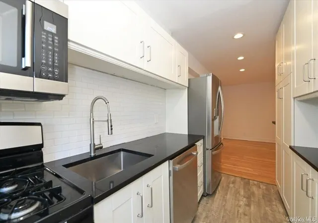 Homes for sale in North Hempstead, NY | 1 Maple Dr #2-J, North Hempstead, NY 11021 | MLS# 1022625