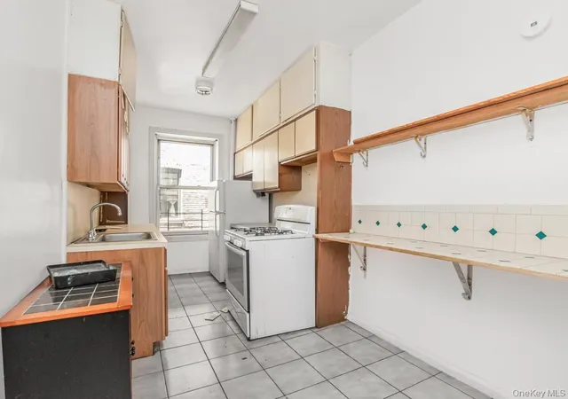 2nd image of 2081 Cruger Ave #4C, Bronx, NY 10462 | MLS# 1022631