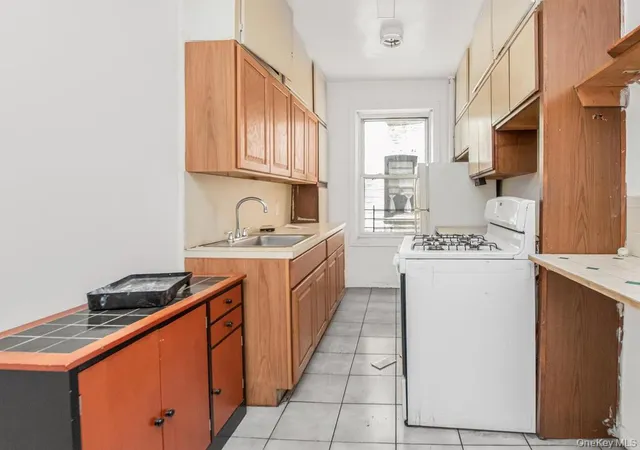3rd image of 2081 Cruger Ave #4C, Bronx, NY 10462 | MLS# 1022631